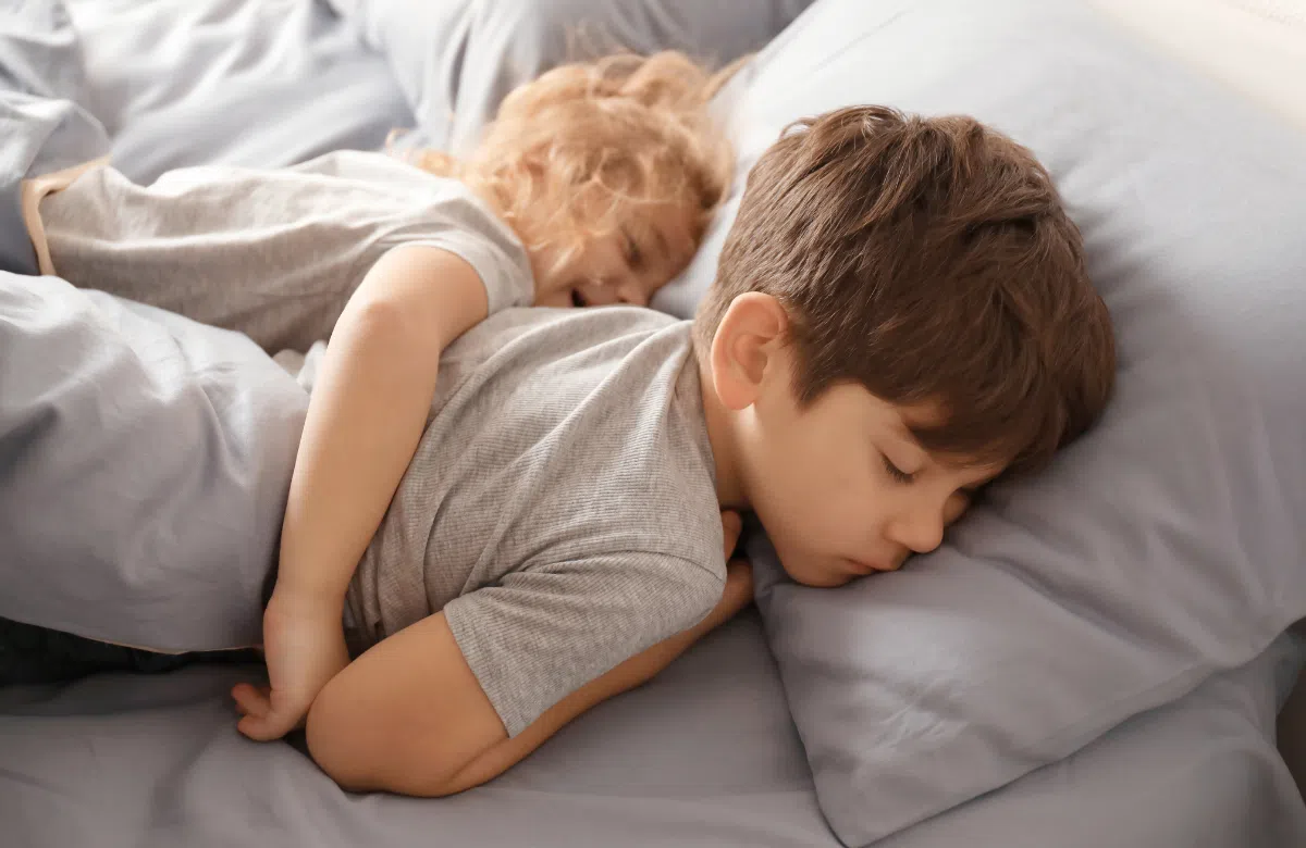 Giờ đi ngủ lý tưởng cho trẻ em theo từng độ tuổi